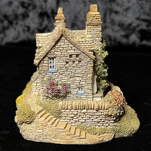 Lilliput Lane | Puffin Row | England Collection - Picture 10 of 16